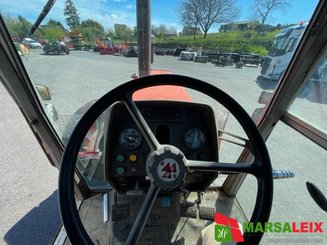 Tracteur agricole Massey Ferguson 2680 - 3
