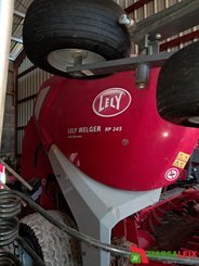 Presse à balles rondes Lely-Welger RP 245 - 1