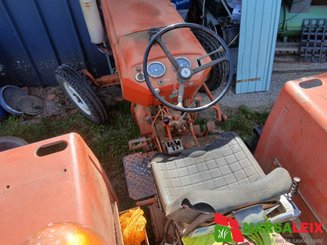 Tracteur agricole Renault 421 - 8