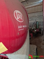 Presse à balles rondes Lely-Welger RP 245 - 2