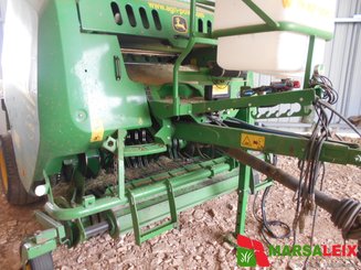 Presse à balles rondes John Deere F 441 M FXE HACHEUR - 1