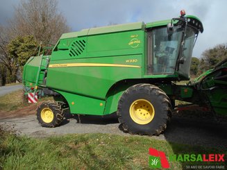 Moissonneuse batteuse John Deere W330 GEN 2 - 3