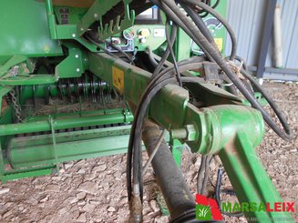 Presse à balles rondes John Deere F 441 M FXE HACHEUR - 13