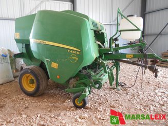 Presse à balles rondes John Deere F 441 M FXE HACHEUR - 1