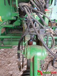 Presse à balles rondes John Deere F 441 M FXE HACHEUR - 12
