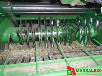 Presse à balles rondes John Deere F 441 M FXE HACHEUR - 19