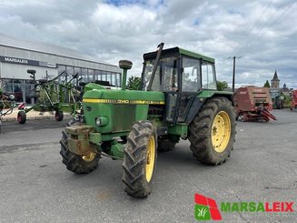 Tracteur agricole John Deere 3140 - 1