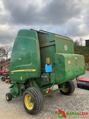 Presse à balles rondes John Deere 864 - 2