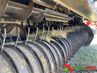 Presse à balles rondes Case IH RB 465 - 5