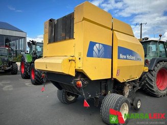 Presse à balles rondes New Holland BR 750A - 2