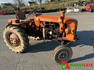 Tracteur agricole Renault N 73 - 1