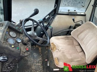 Tracteur agricole Valtra 465 - 7
