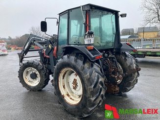 Tracteur agricole Valtra 465 - 2