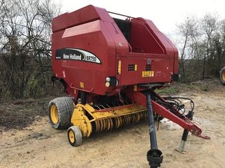 Presse à balles rondes New Holland BR750 - 1