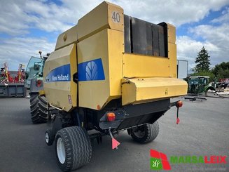 Presse à balles rondes New Holland BR 750A - 1