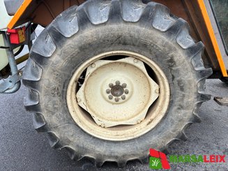 Tracteur agricole Renault 651.4 S - 8