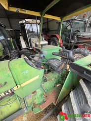 Tracteur agricole John Deere 1640 - 8