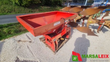 Distributeur d'engrais Kuhn 932 - 1