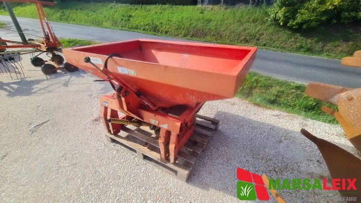 Distributeur d'engrais Kuhn 932 - 1