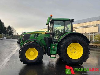 Tracteur agricole John Deere 6R215 - 1
