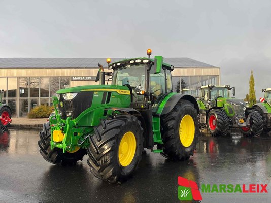 Tracteur agricole John Deere 6R215 - 1