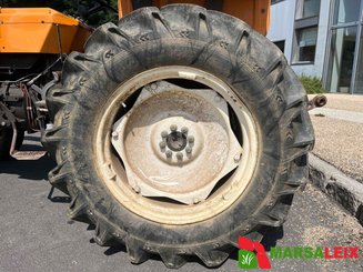Tracteur agricole Renault 551 S - 3