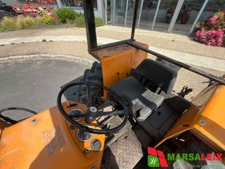 Tracteur agricole Renault 551 S - 11