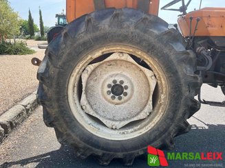 Tracteur agricole Renault 551 S - 7