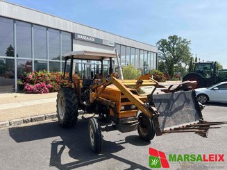Tracteur agricole Renault 551 S - 10