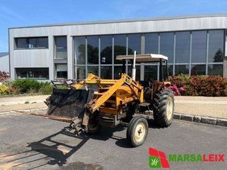 Tracteur agricole Renault 551 S - 1
