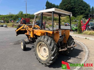 Tracteur agricole Renault 551 S - 4