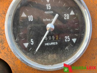 Tracteur agricole Renault 551 S - 13