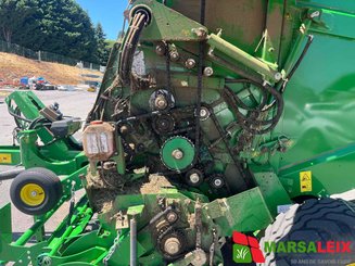Presse à balles rondes John Deere V 451 M - 10