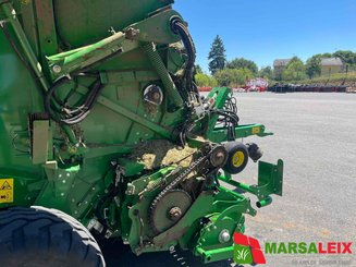 Presse à balles rondes John Deere V 451 M - 9