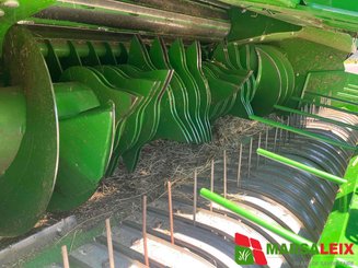 Presse à balles rondes John Deere V 451 M - 7
