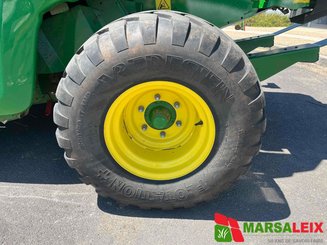 Presse à balles rondes John Deere V 451 M - 2