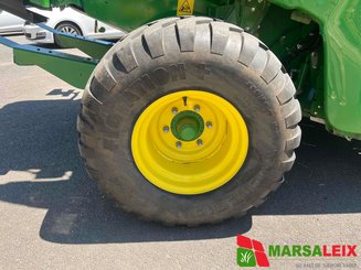 Presse à balles rondes John Deere V 451 M - 5
