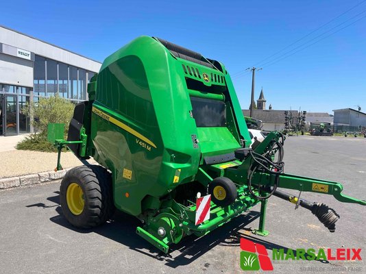 Presse à balles rondes John Deere V 451 M - 1