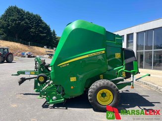 Presse à balles rondes John Deere V 451 M - 1