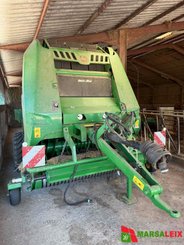 Presse à balles rondes John Deere V 451 M - 1