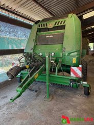 Presse à balles rondes John Deere V 451 M - 1