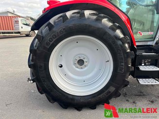 Tracteur agricole Massey Ferguson MF 5S 135 Dyna-6 - 10